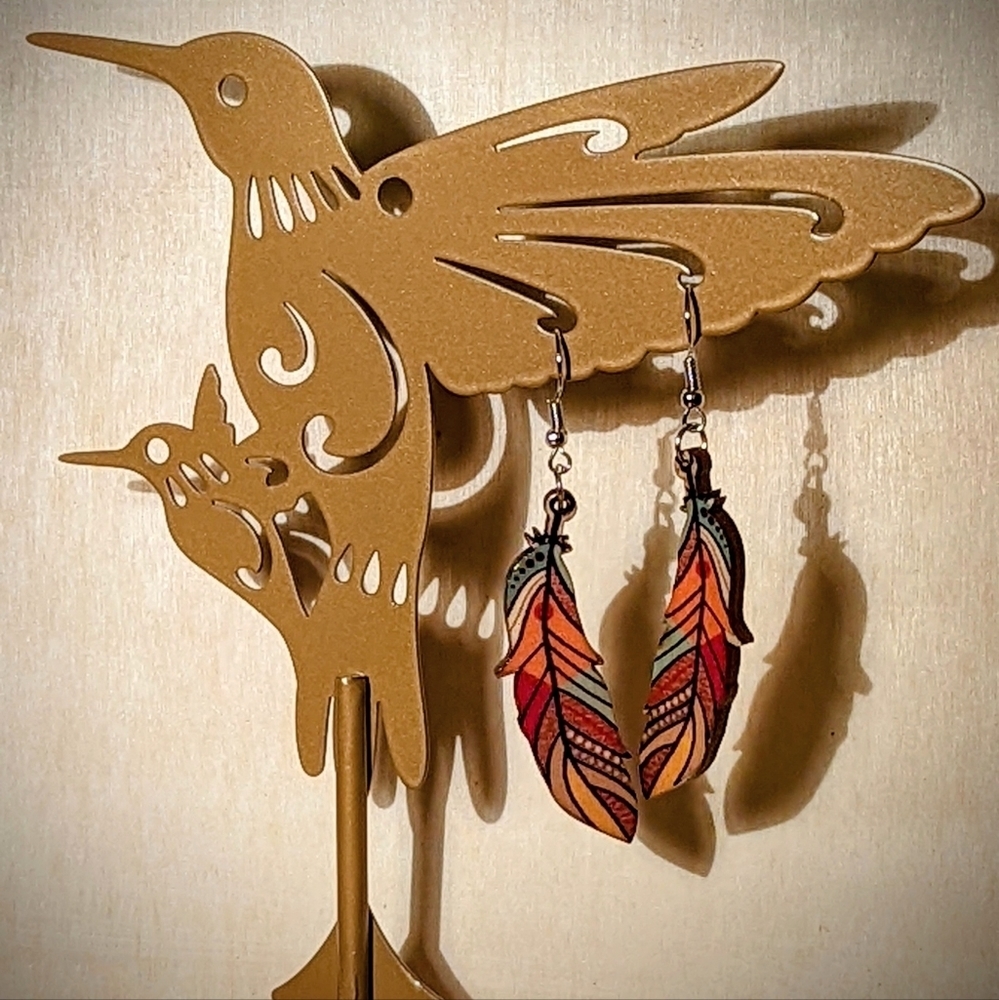 Pretty wood feather 🪶 shaped earrings - Picture 5 of 6